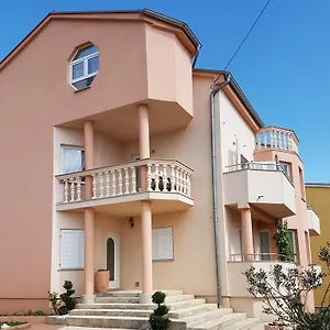 https://apartments-suzana-novi-vinodolski.primorje-gorskikotar.com